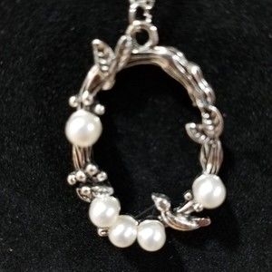 NWT Paparazzi Faux Pearl with Silver Songbirds Pendant Necklace and Earrings Set